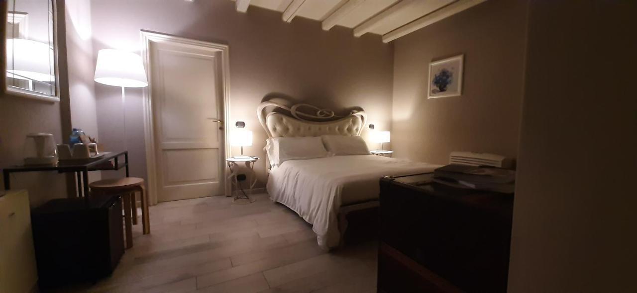 Casale Raffaello B&B Como Albese Con Cassano Exterior foto