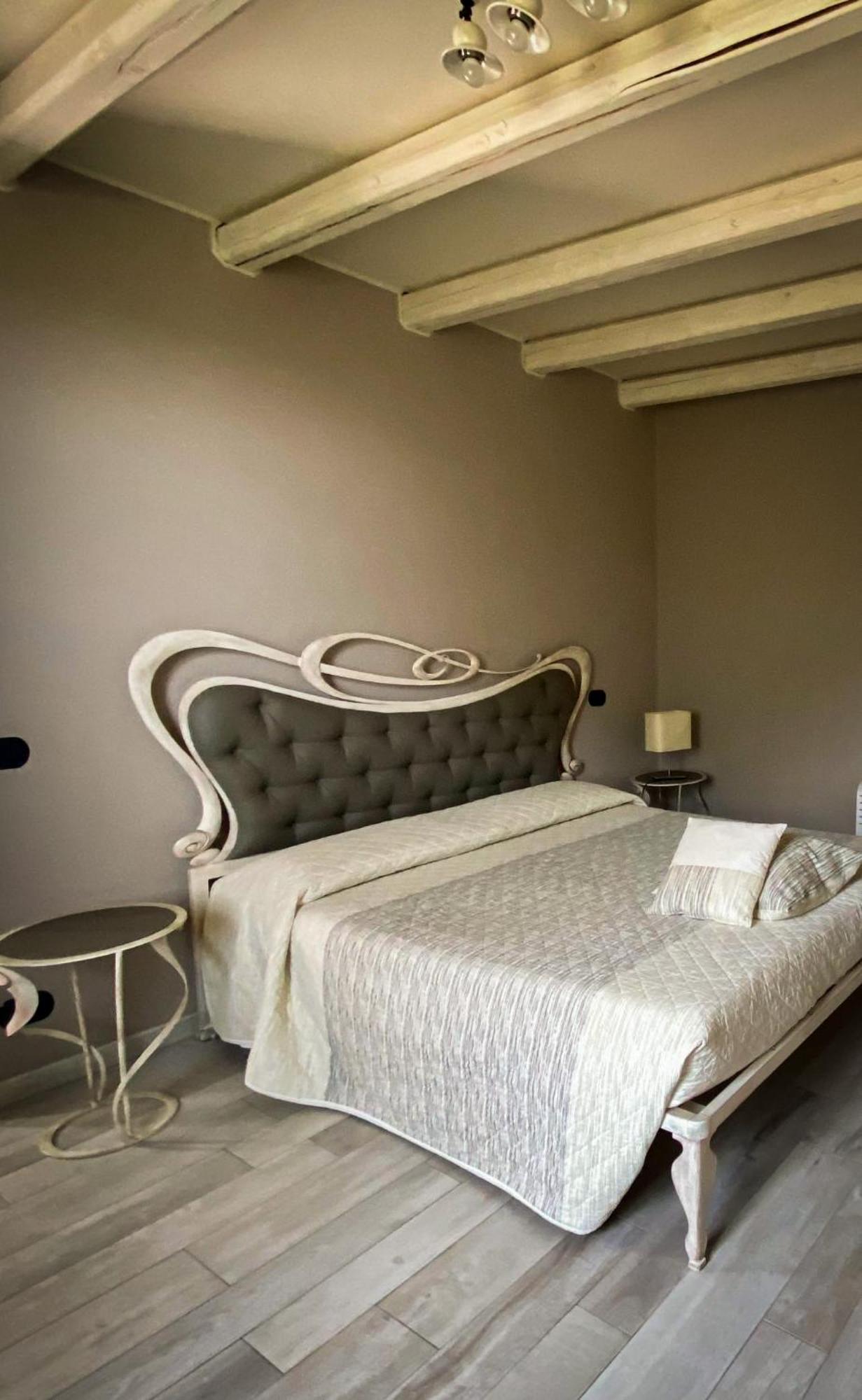 Casale Raffaello B&B Como Albese Con Cassano Exterior foto